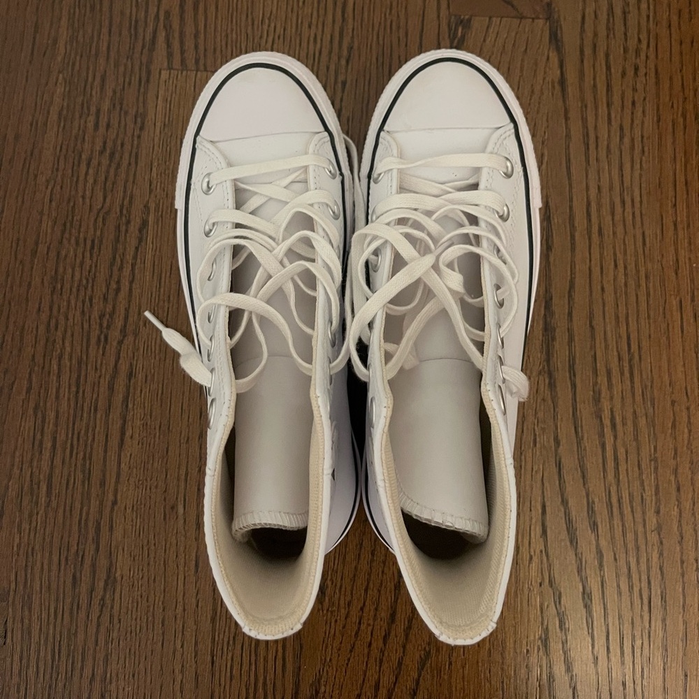 WORN ONCE Size 6 Platfrom Converse Sneakers